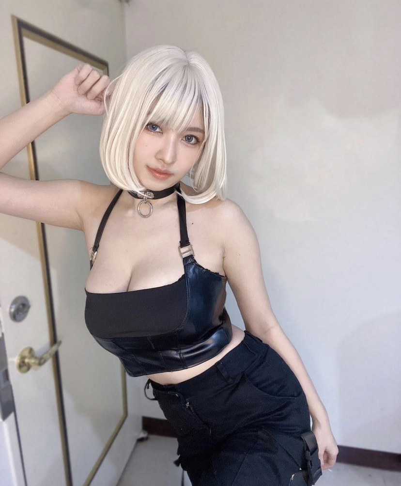 马来女歌手，有超大“杯”！