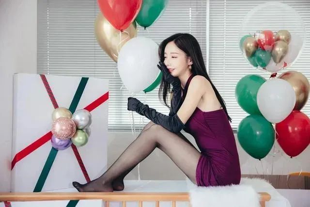 黑丝大长腿！这姐姐真的好美啊！