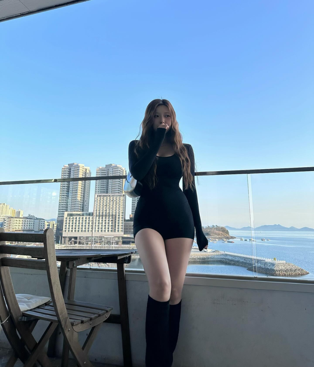 腿长1米8，穿透视装，这身材你顶不住的！