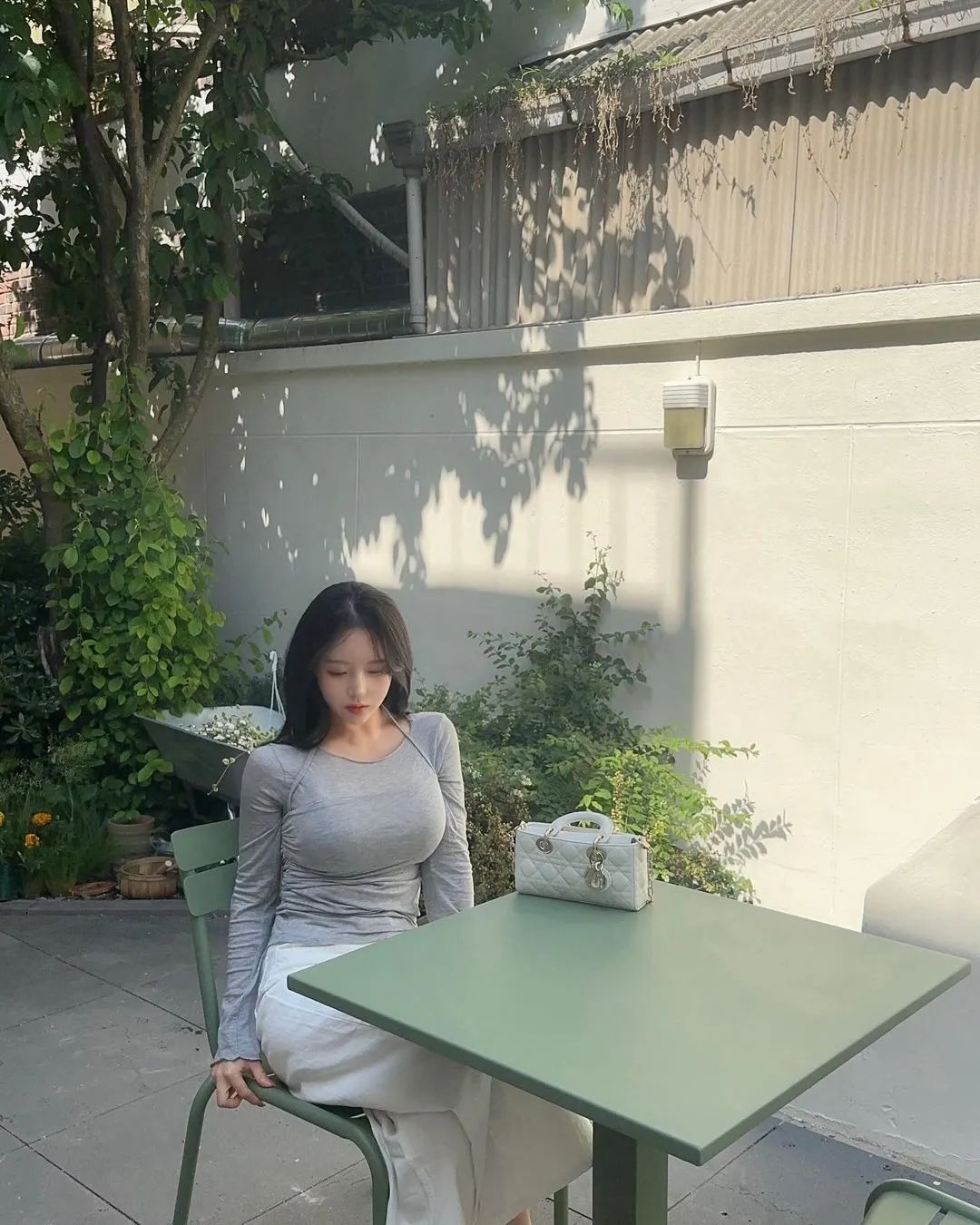 纯欲天花板！极品漫画身材，这韩妞你顶得住吗？