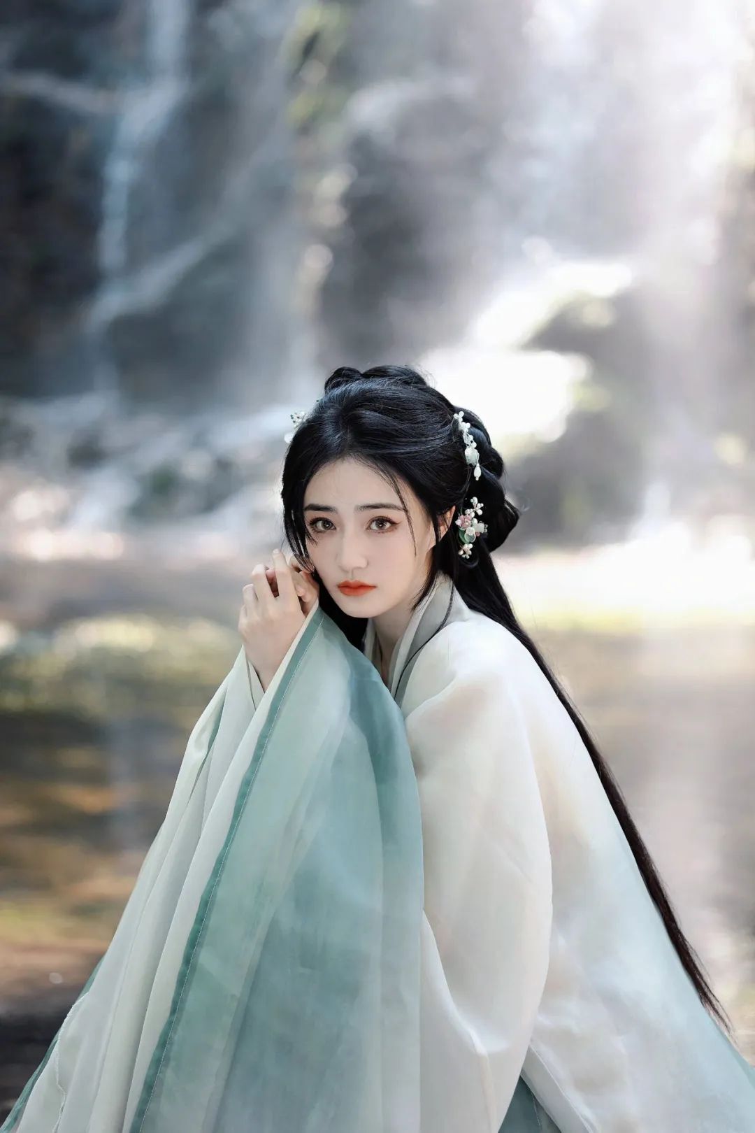 月是人间散客，卿是人间绝色，人间难得