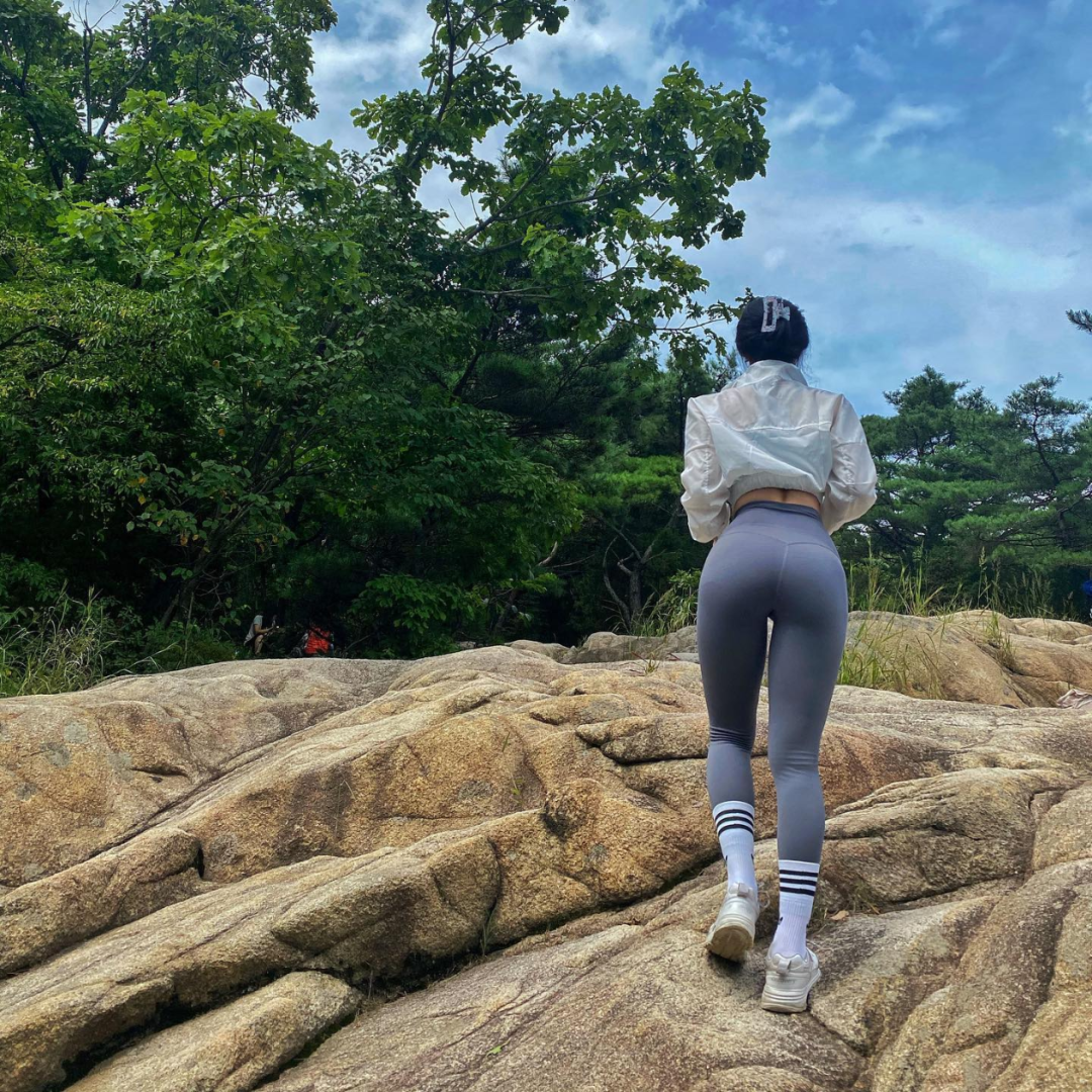 腿也太长了吧！身材比例也非常优秀！