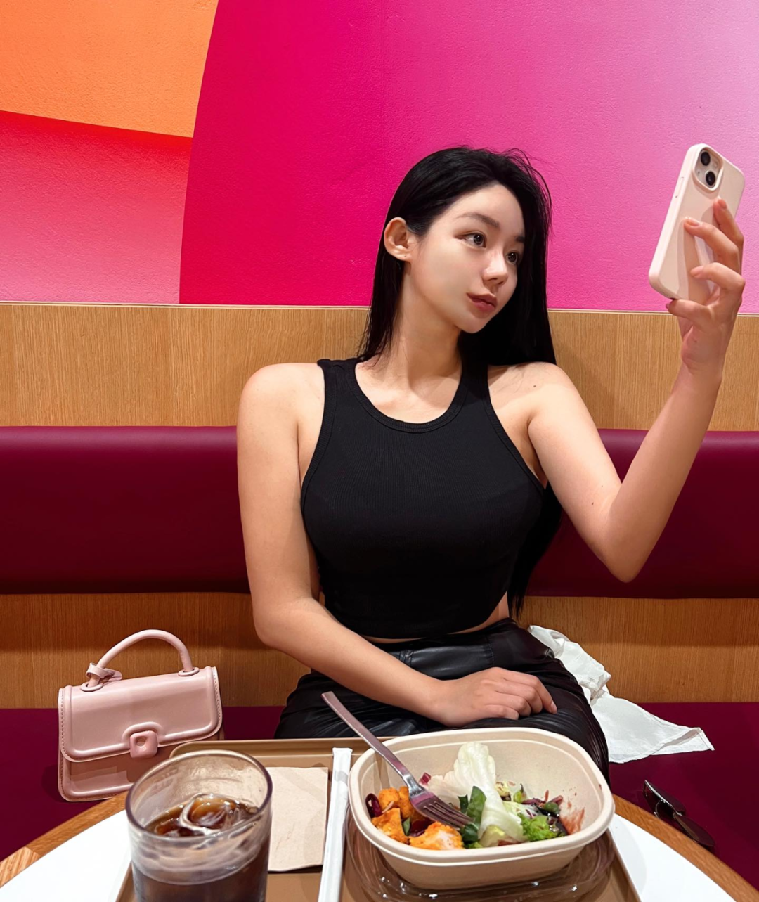 身材太秀了！颜值很高！气质拿捏了！