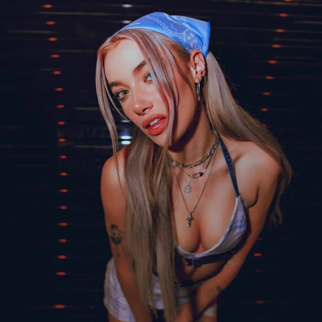 湖人主场的大凶美女找到了，只看一眼就无法忘记