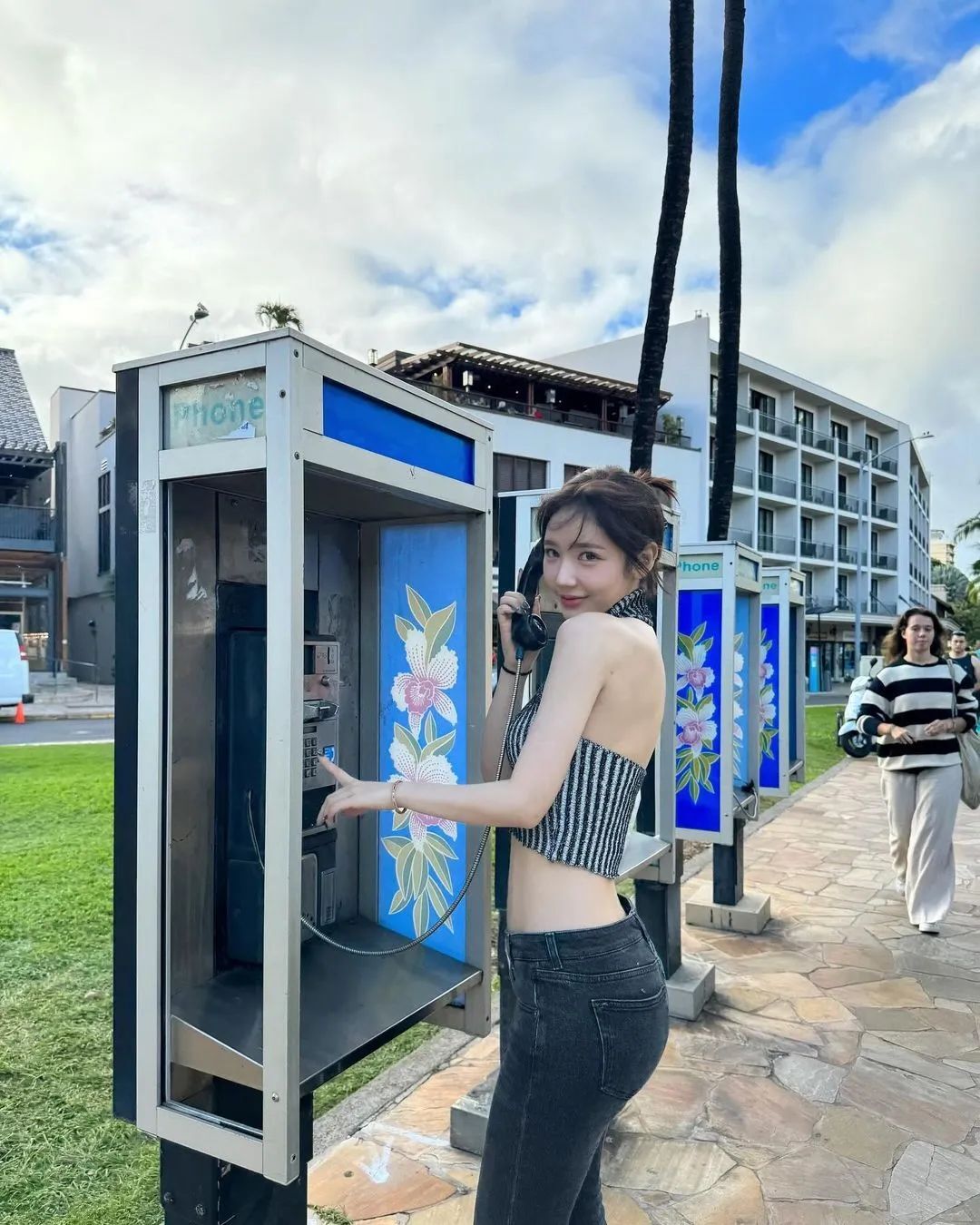 好润啊！大长腿+仙女颜值！这小蛮腰谁顶得住？