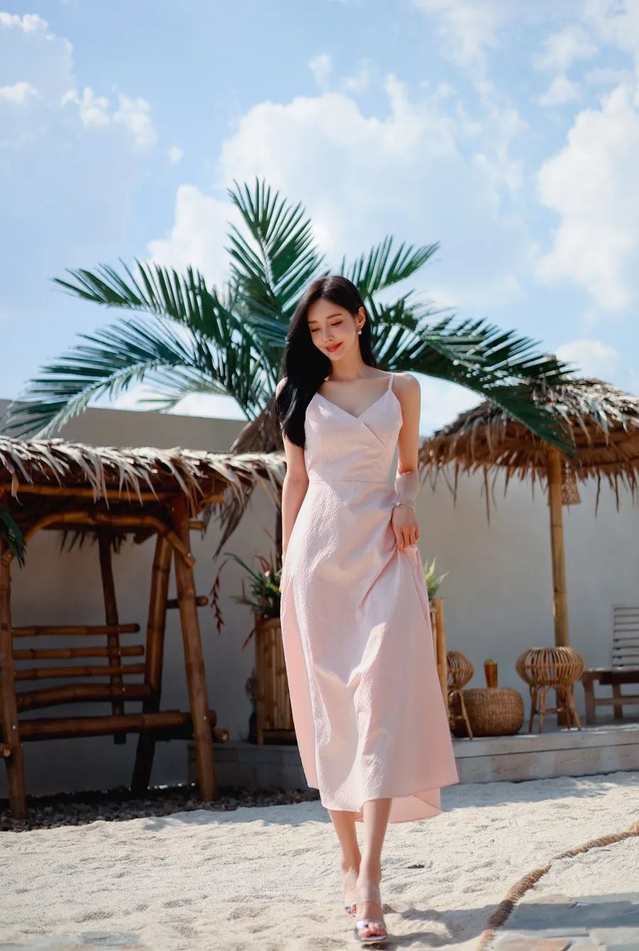 孙允珠图鉴823，粉色吊带连衣裙仙女