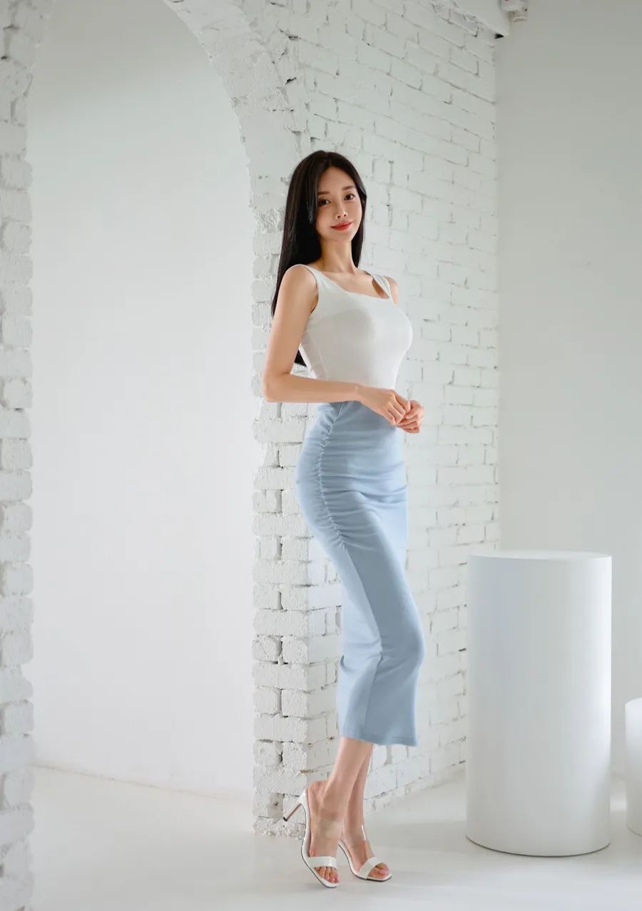 孙允珠图鉴862，蓝色抽褶长裙