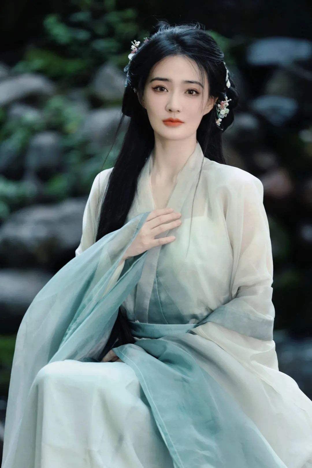 月是人间散客，卿是人间绝色，人间难得