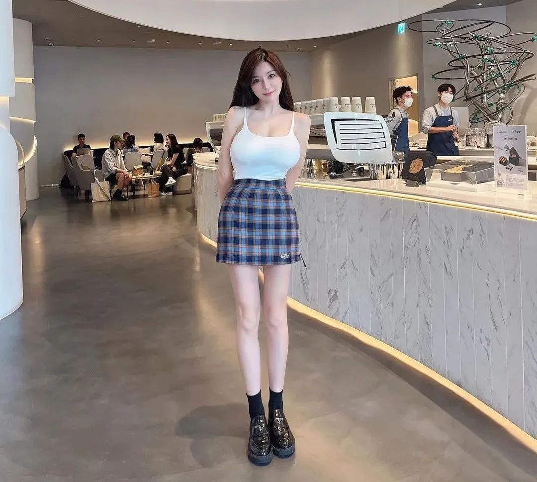 宝岛甜美网红！身材火辣，真是个迷人的小妖精！