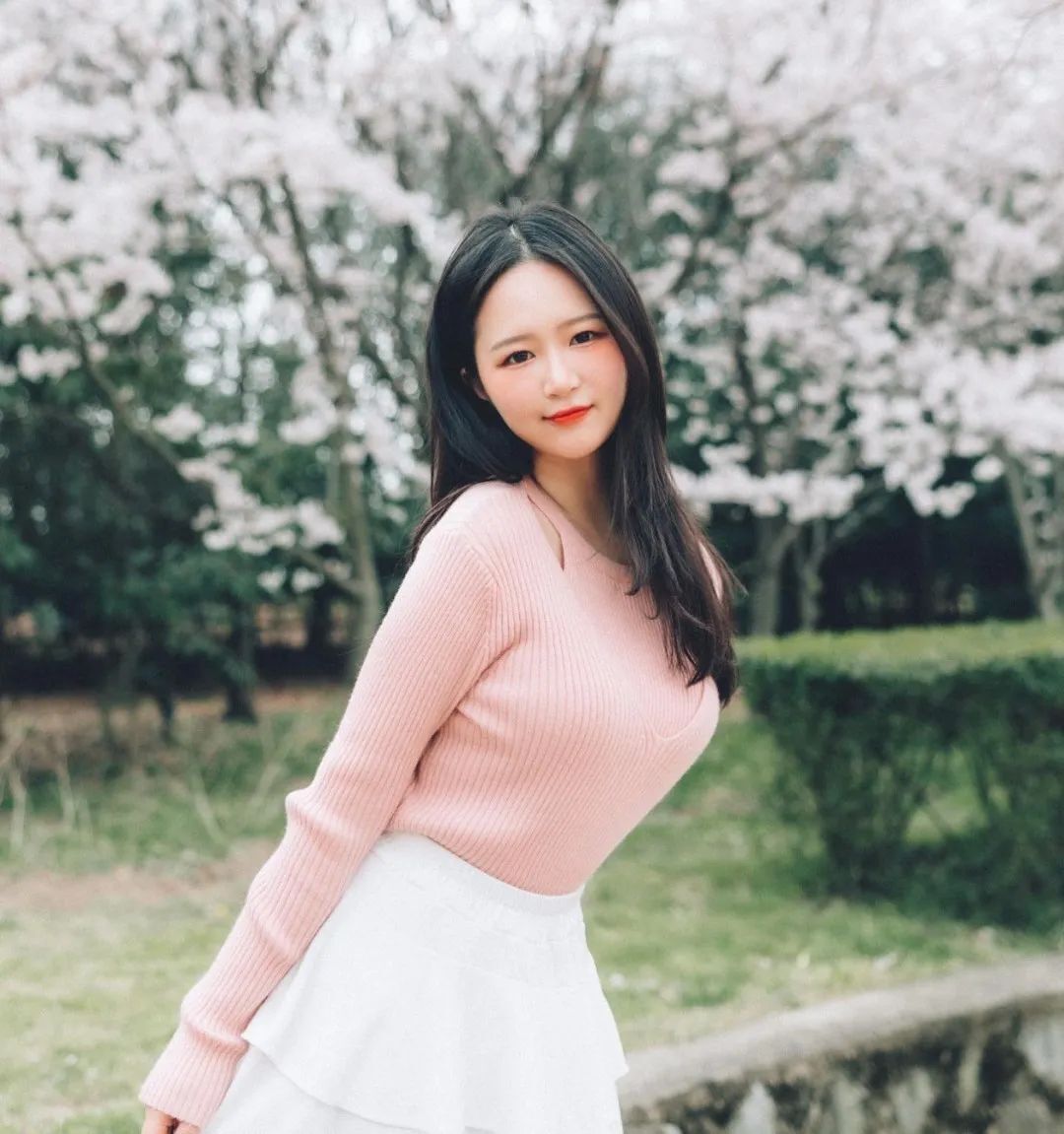 宝岛顶级车模！白嫩白嫩的，身材太顶了
