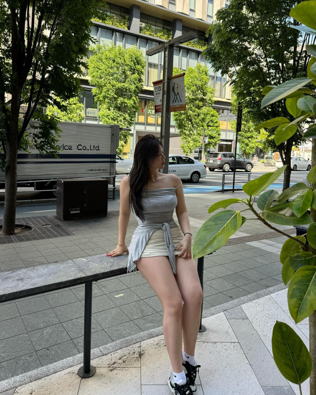 身材曲线完美，笑容迷人！