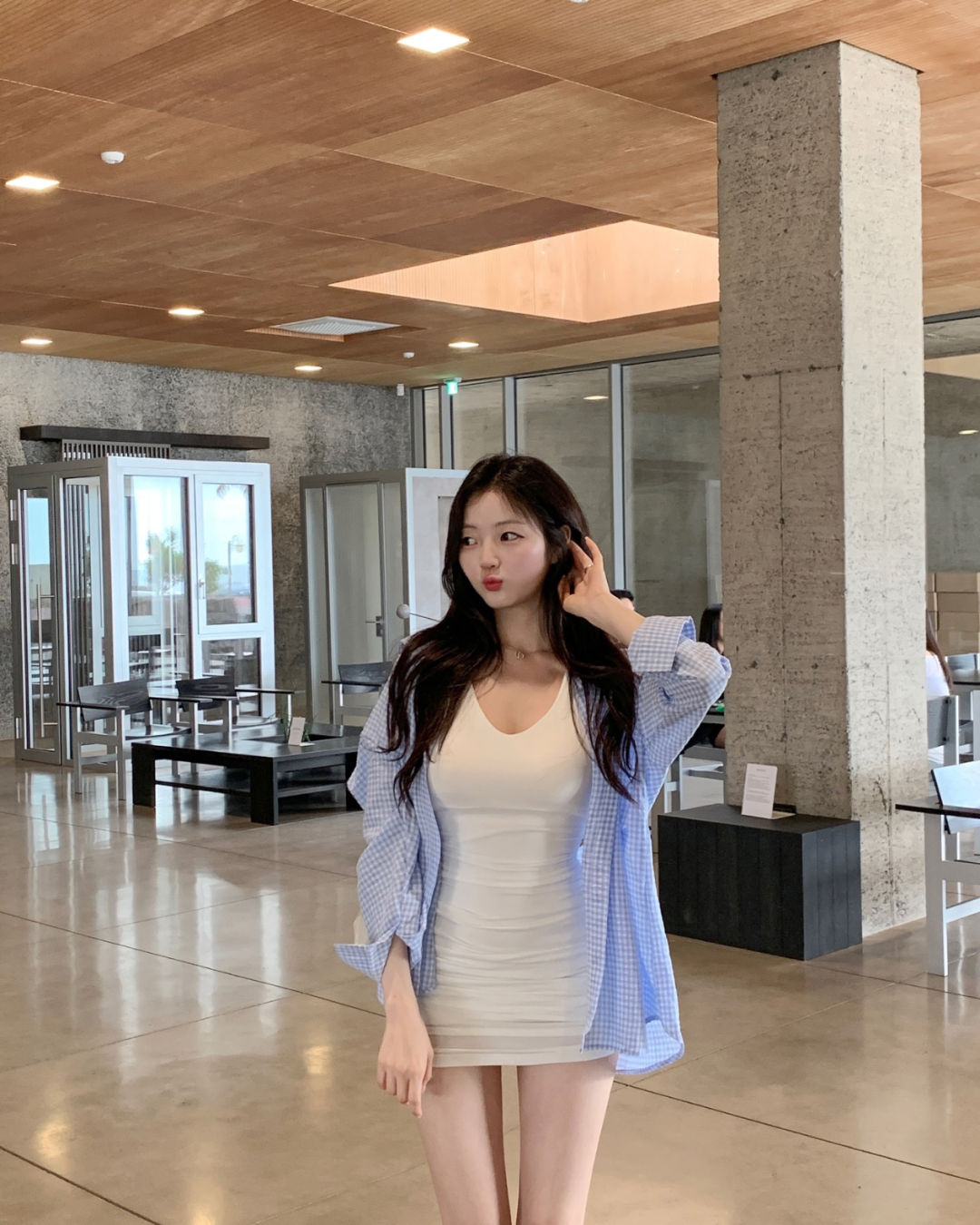 身材也太好了吧！笑容也灿烂！