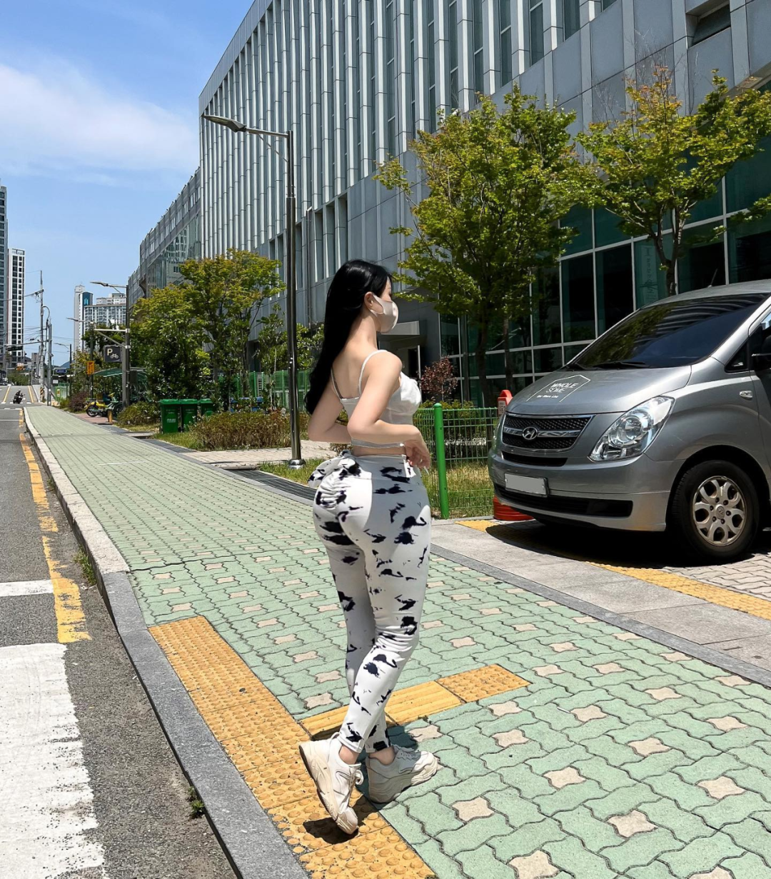 漫画里的身材！身材比例也太好了吧