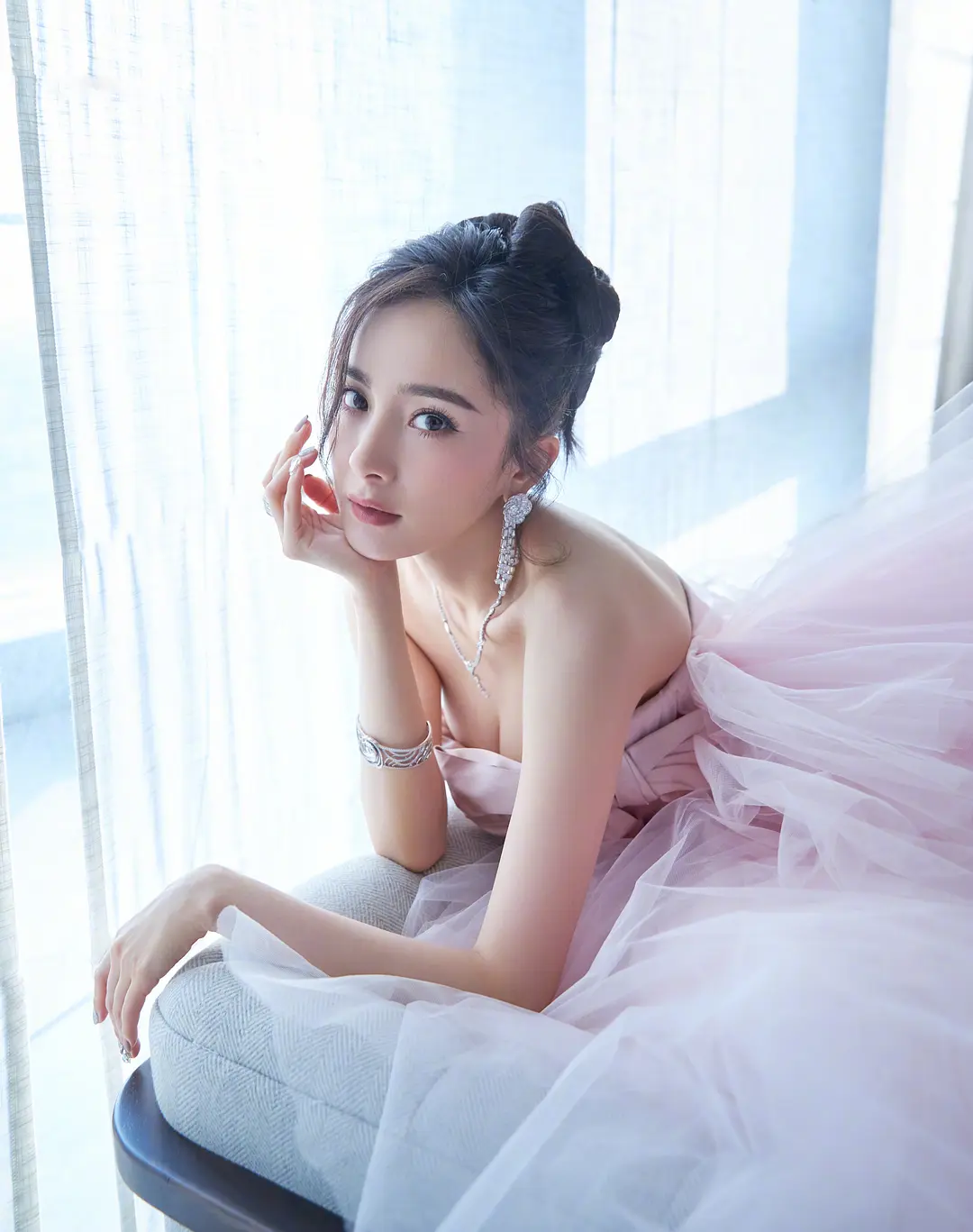 黑丝大幂幂！白嫩大长腿，太诱惑了吧！