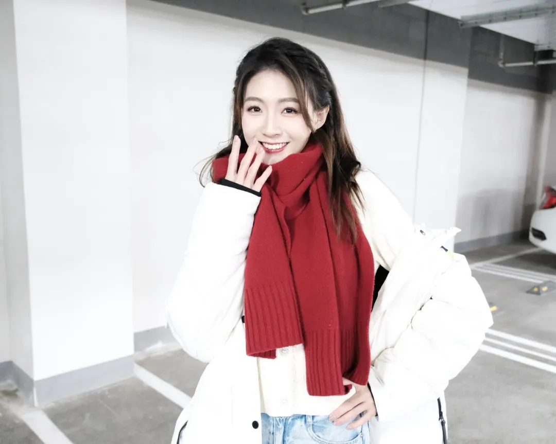腾讯最美女主播！大长腿，真迷人