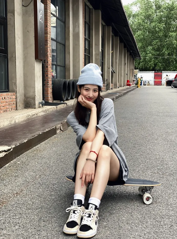NBA最美女主播！原广东华侨中学校花，这颜值，简直绝了！