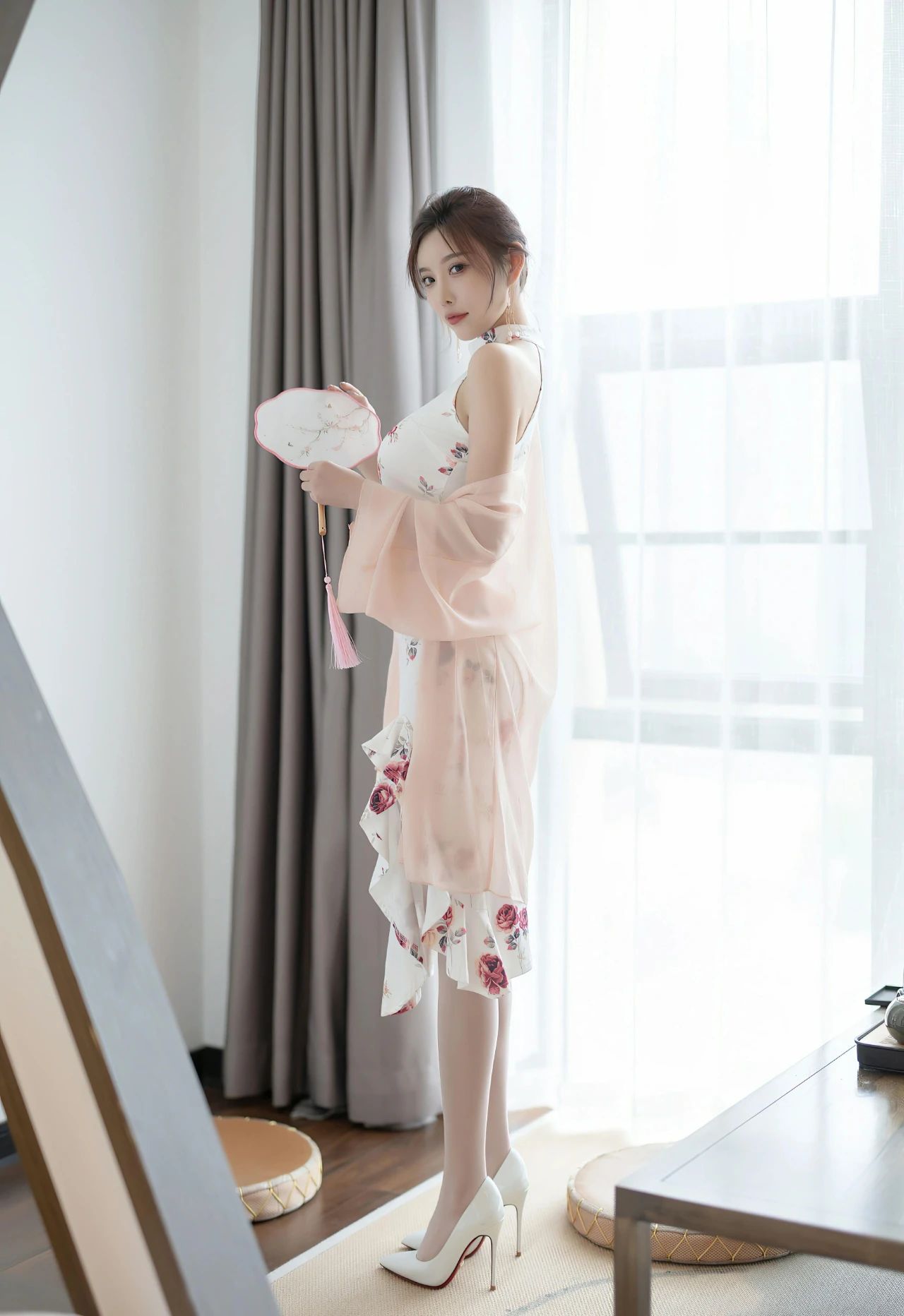 杨晨晨yome旗袍美腿细高跟