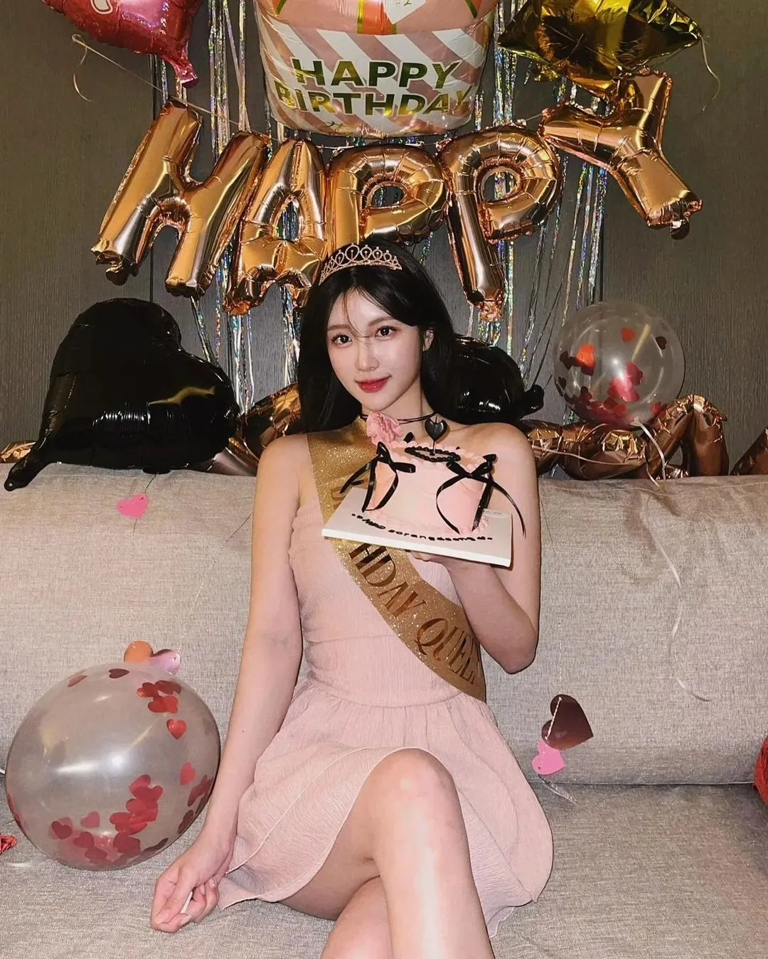 新晋顶级网红美女，大长腿、小蛮腰，够顶呀！