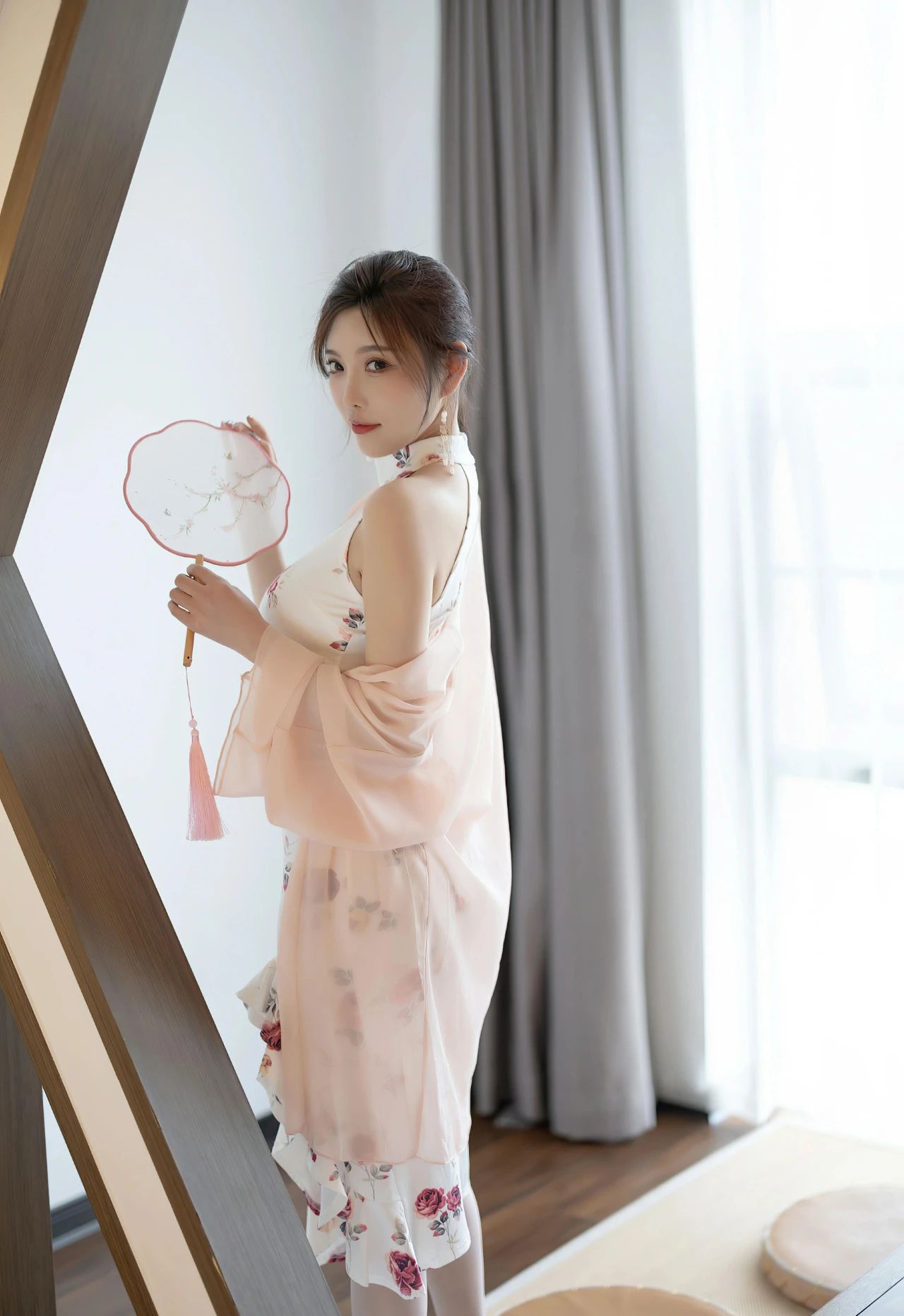 杨晨晨yome旗袍美腿细高跟