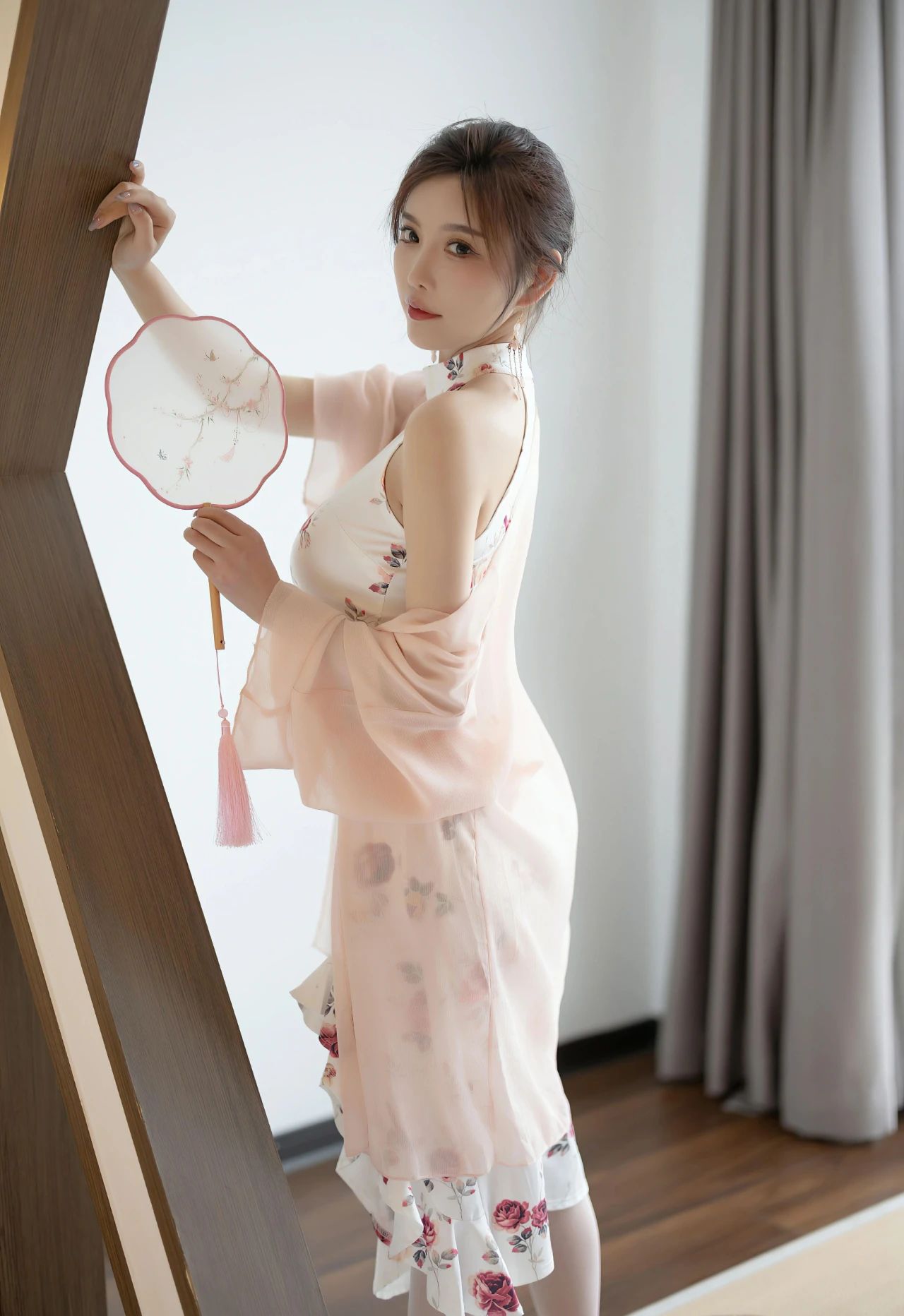 杨晨晨yome旗袍美腿细高跟