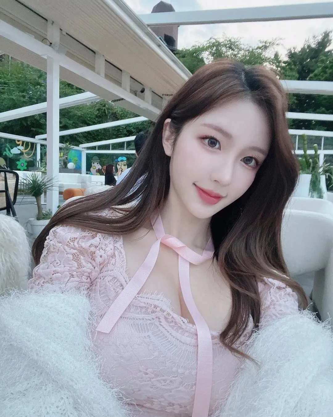 新晋顶级网红美女，大长腿、小蛮腰，够顶呀！