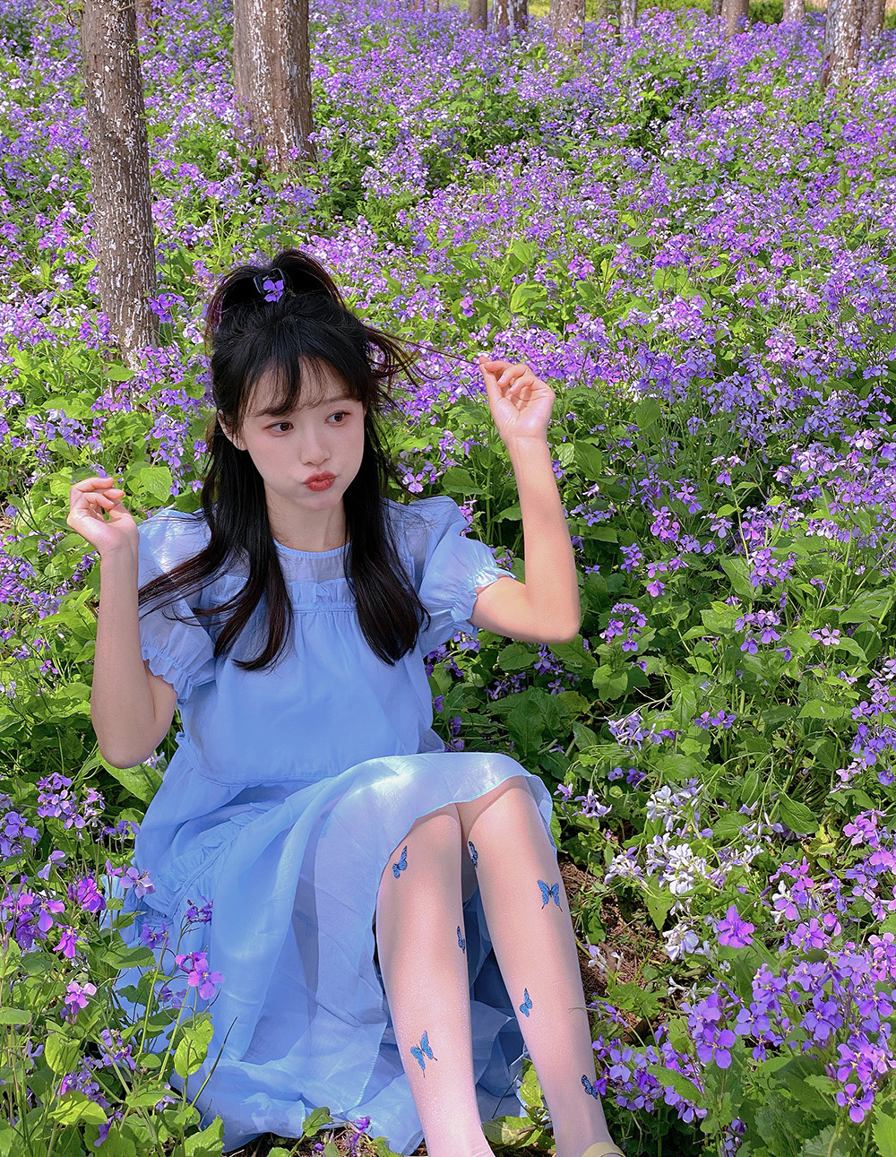 路边花丛-唯美女生