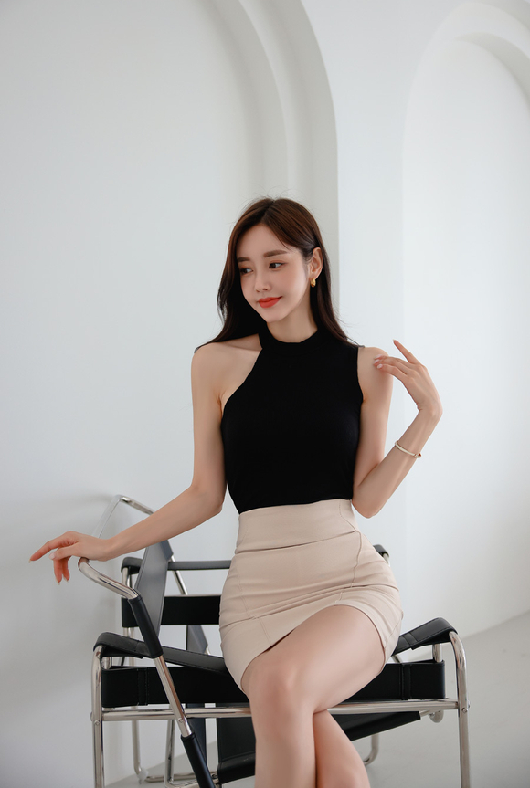 231210_RO更新(墨色谧静俊俏挂领无袖包臀裙)