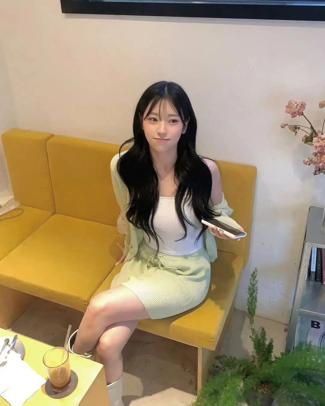 韩国ins博主：ji_.yaaa_